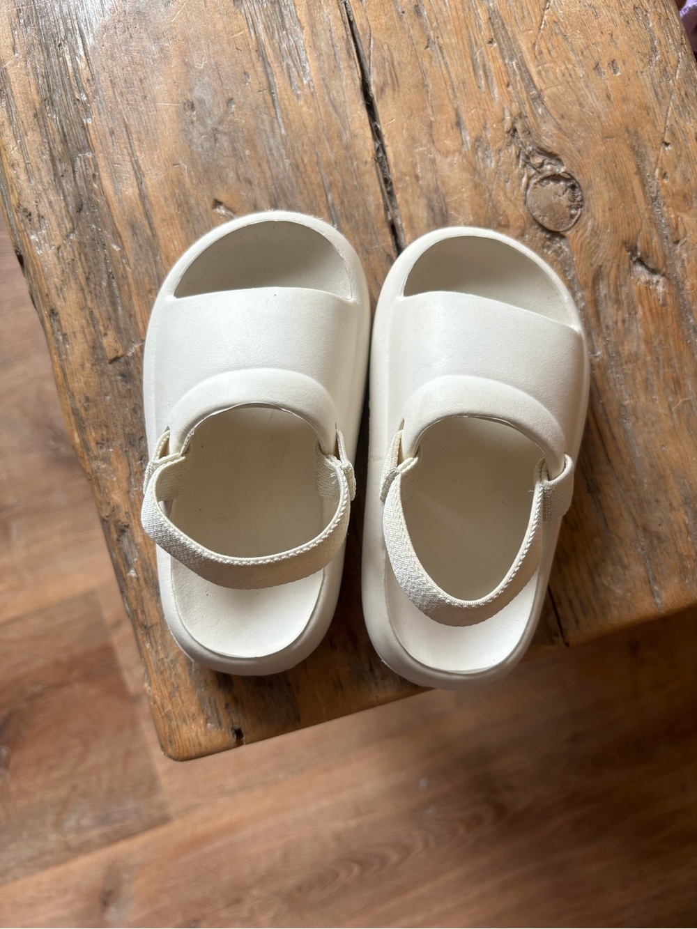 Zara toddler size 22 sandals